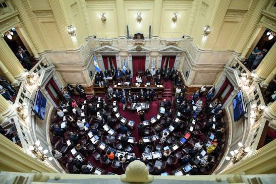 El Senado ya sesiona por los cambios en el BCRA y el régimen de Zona Fría