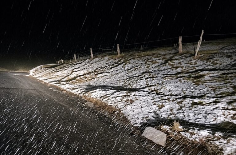 Sorpresa en Tucumán: tras la lluvia y el descenso de temperatura, volvió la nieve a los cerros de Tafí del Valle
