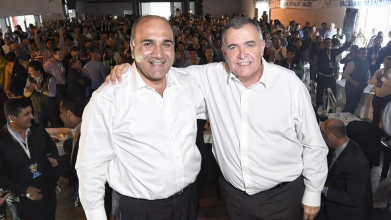 Jaldo y Manzur, dos caras de una misma moneda: la interna peronista quedó expuesta en el Día de la Lealtad