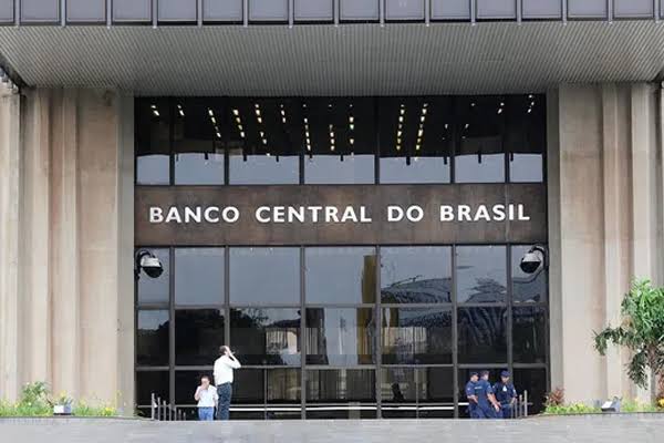 Derrumbe financiero en Brasil: se disparó el dólar y la Bolsa suspendió sus operaciones tras la reelección de Lula