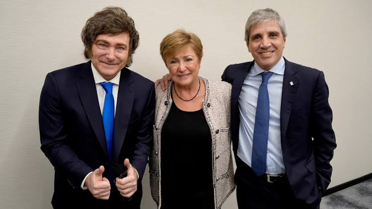 El FMI calificó el ajuste fiscal argentino como “ejemplar en el mundo” y respaldó las reformas del Gobierno