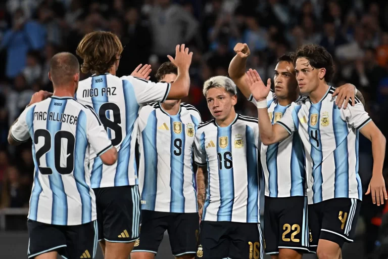 Argentina goleó 4-0 a Bolivia en Córdoba y mostró señales de la nueva era de Scaloni